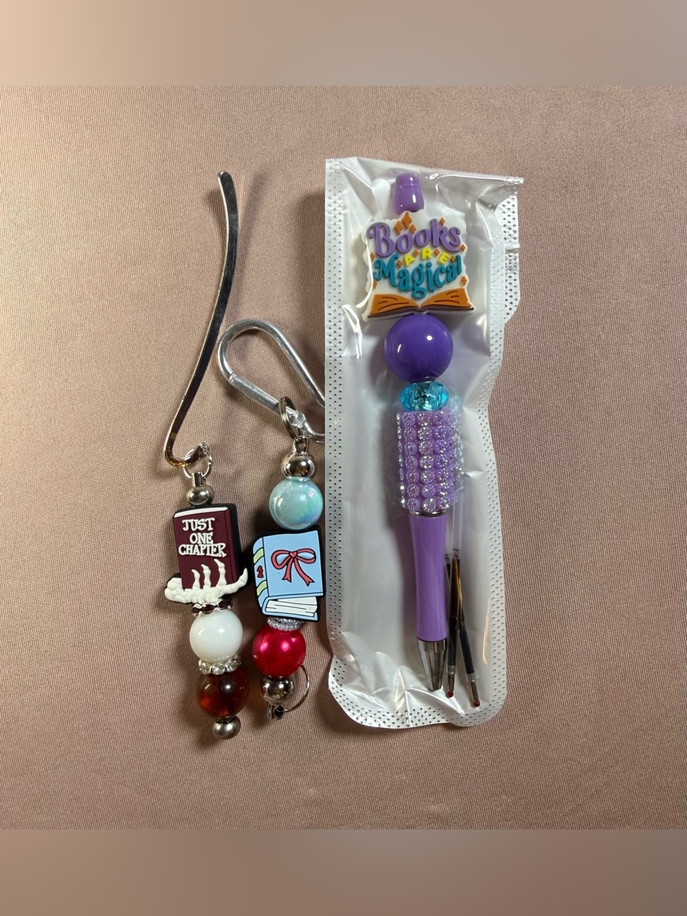 Book Lovers Reading 3 Pc Gift Set Embellished Sparkly Pen Two Keychains NWT